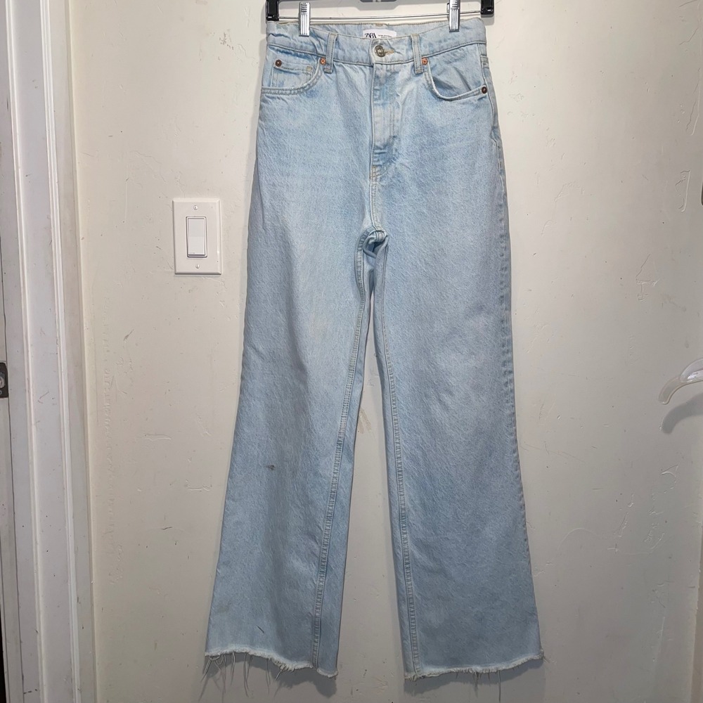 Zara High Waisted Wide Leg Jeans Light Wash Blue Raw Hem Size 4